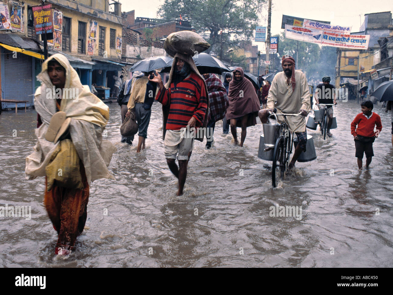 Monsun-Flut, Varanasi (Benares), Uttar Pradesh, Indien Stockfoto