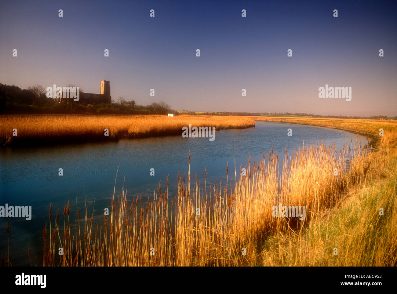 Kirche von Blythburgh und der Fluß Blythe bei Sonnenuntergang Suffolk East Anglia UK Stockfoto