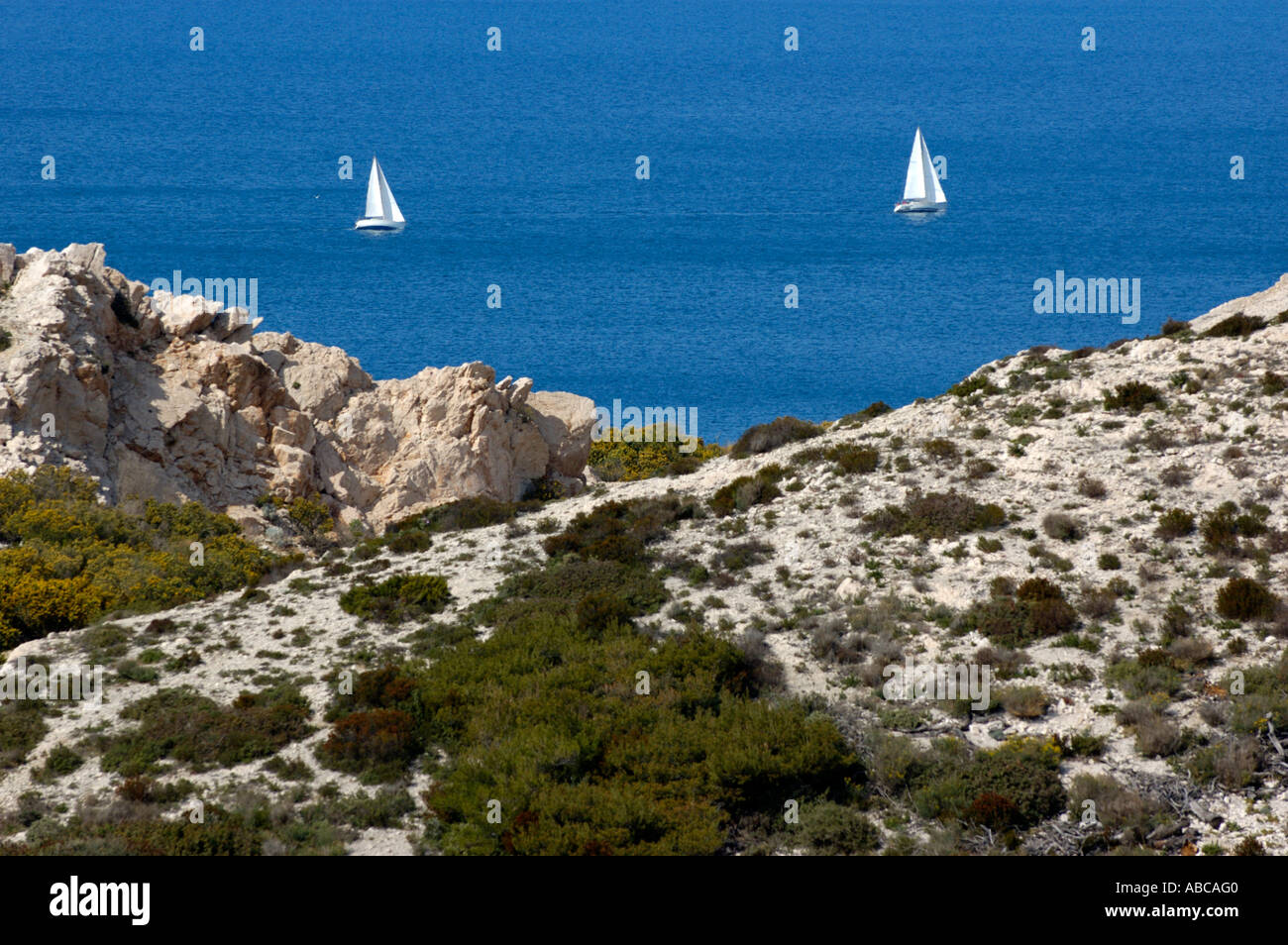 Frankreich Marseille zwei Segelboote am Mittelmeer Stockfoto