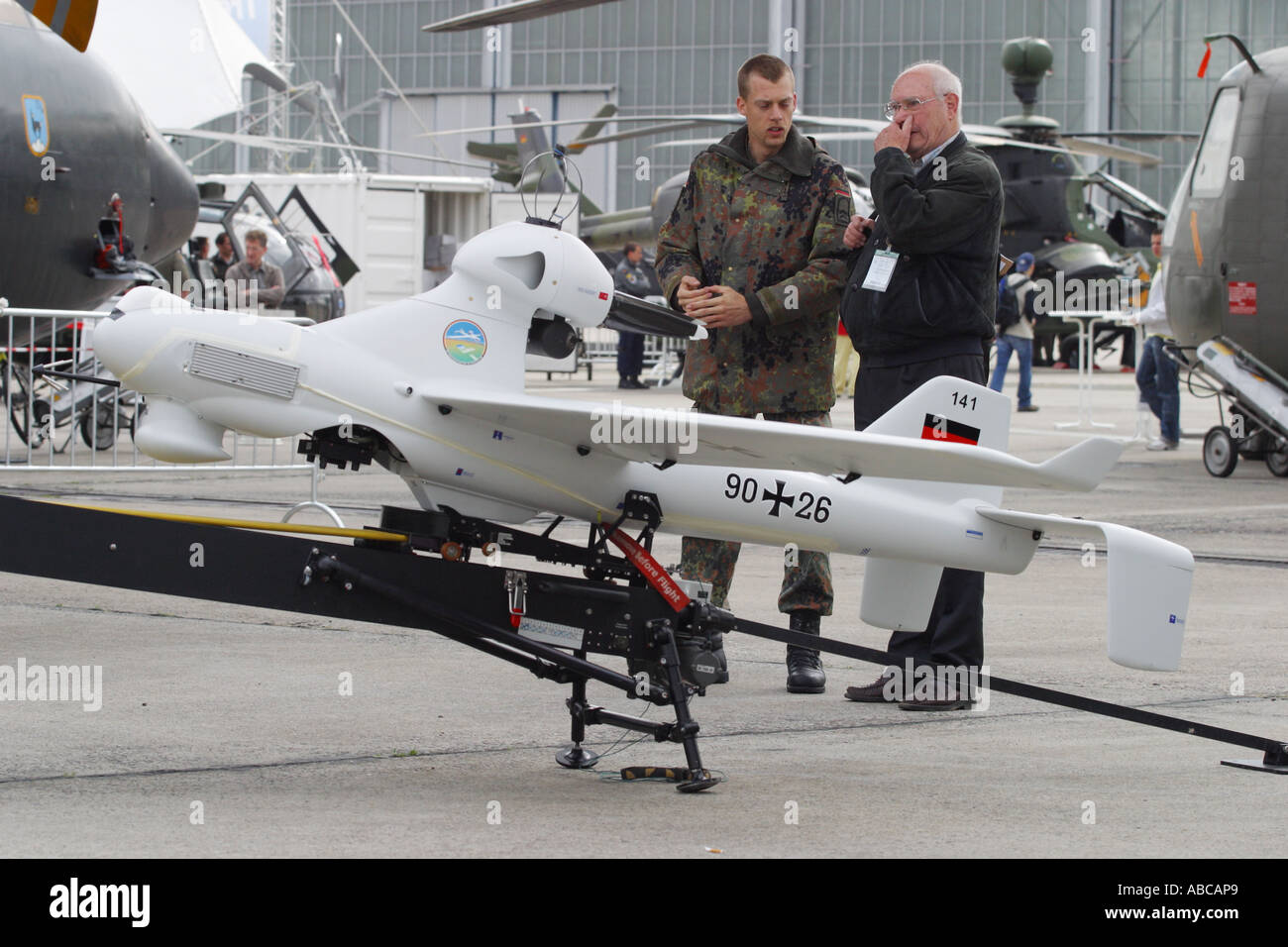 Militär-Flugzeuge: Grob baut deutschen Aufklärer – auch als Drohne - WELT