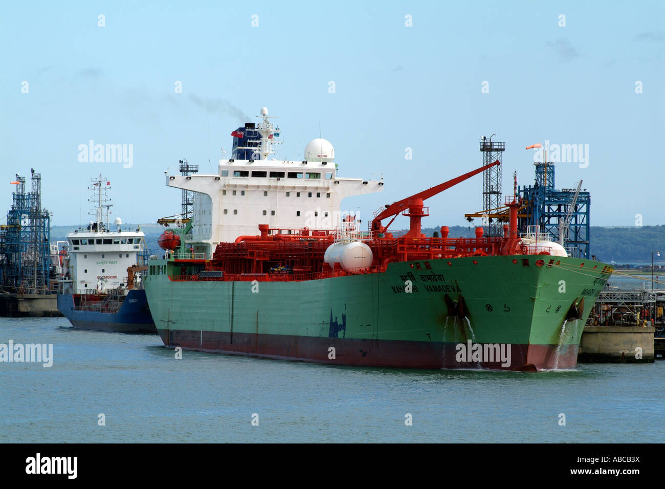 Maharshi Vamadeva Tanker bei Fawley Marine Terminal Southampton Water UK Stockfoto