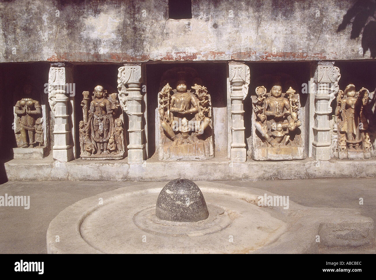 Die Statuen des Gottes, der "Pind" des Lords Shiva. Mount Abu, Rajasthan, Indien. Stockfoto