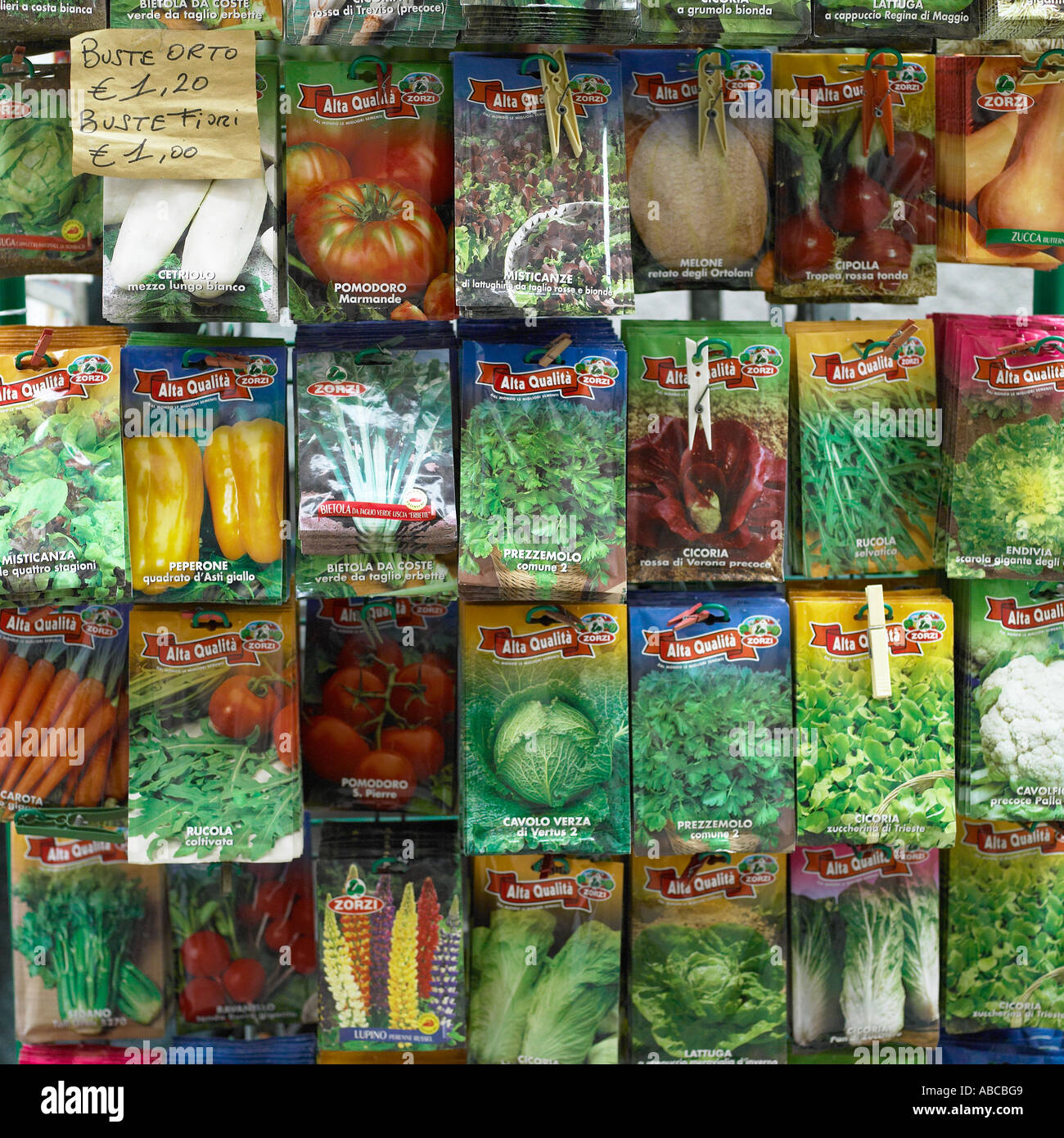 Packungen mit italienischen Gemüse- und Blumensamen Stockfoto