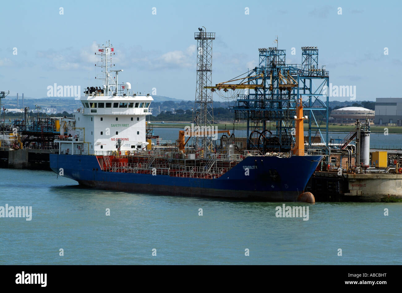Das Landegestell Tanker bei Fawley Marine Terminal Southampton Water UK Stockfoto