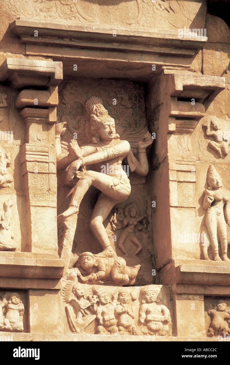 Südwand des Gangaikondacholapuram Erihadesvara Tempel Shiva wird als Natraja Gangaikondacholapuram Tamilnadu Indien dargestellt. Stockfoto
