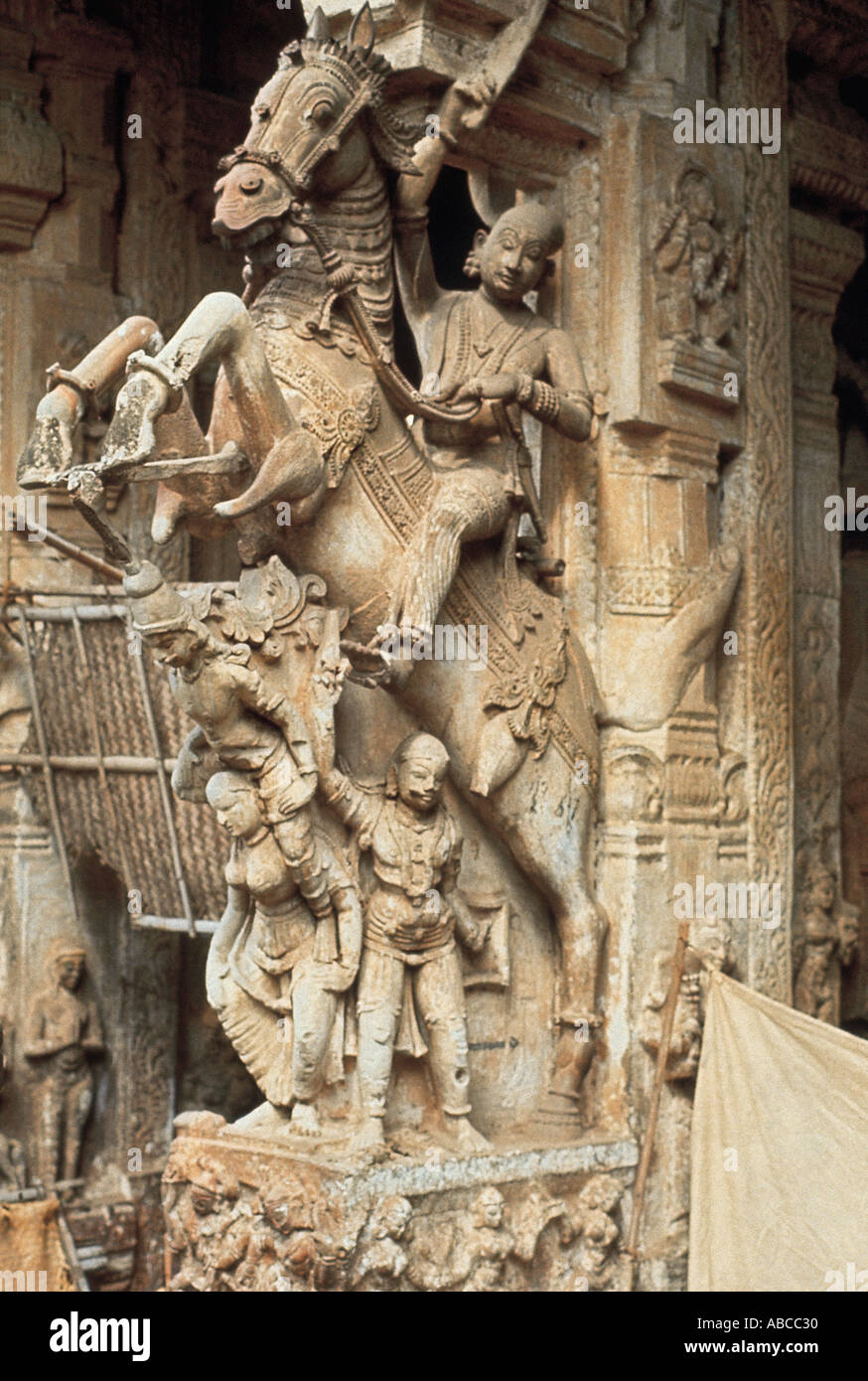 Monolithische Säule im Pudu (neu) Mandapam. Minakshi Sundaresvara Tempel. Madurai, Tamil Nadu, Indien. Datiert: 1600 n. Chr. Stockfoto