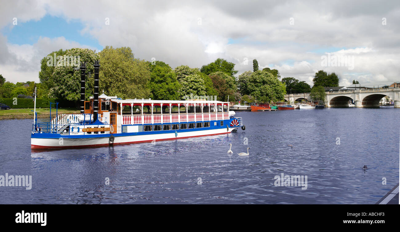 Flussschiff Stockfoto