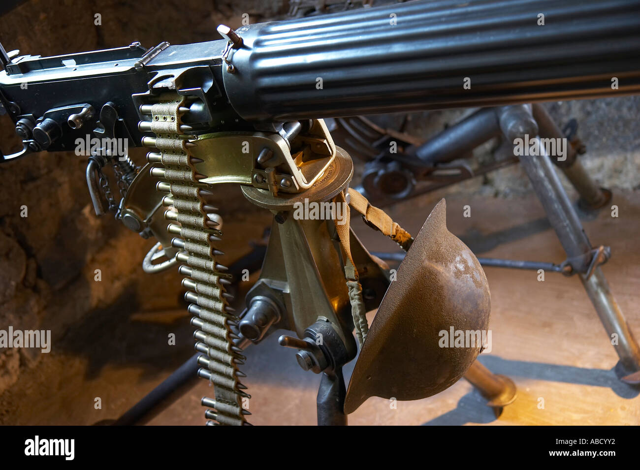 Maschinengewehr mit Munition Gürtel Stockfoto