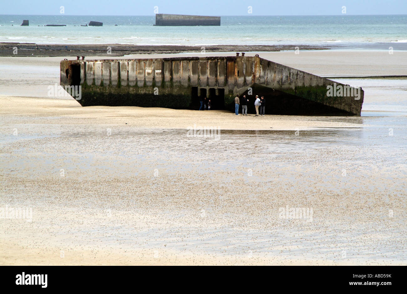 Arromanches Normandie Frankreich bleibt der Mulberry Hafen am goldenen Strand Stockfoto