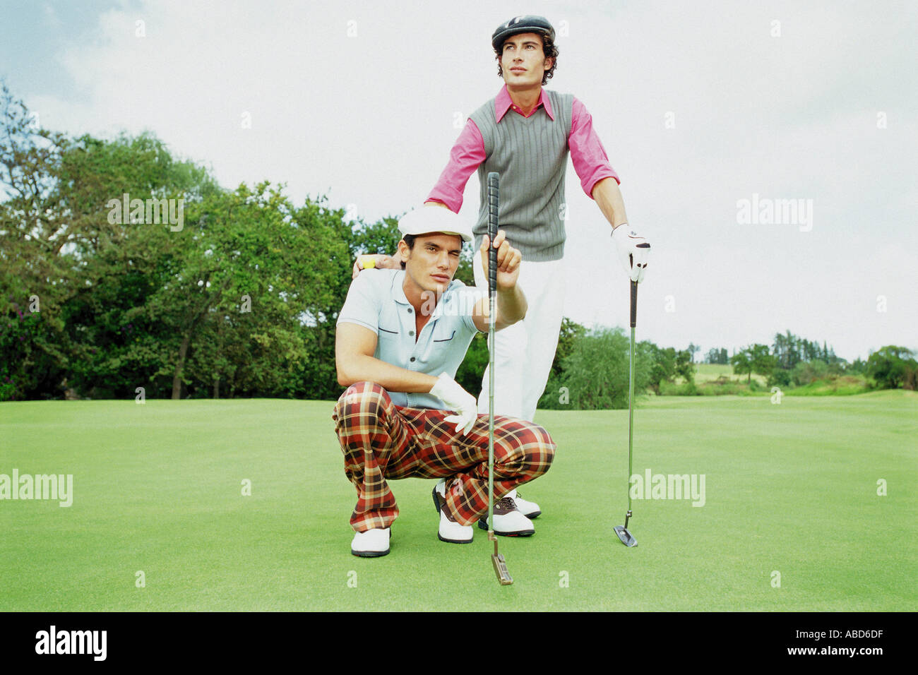 Männer spielen golf Stockfoto