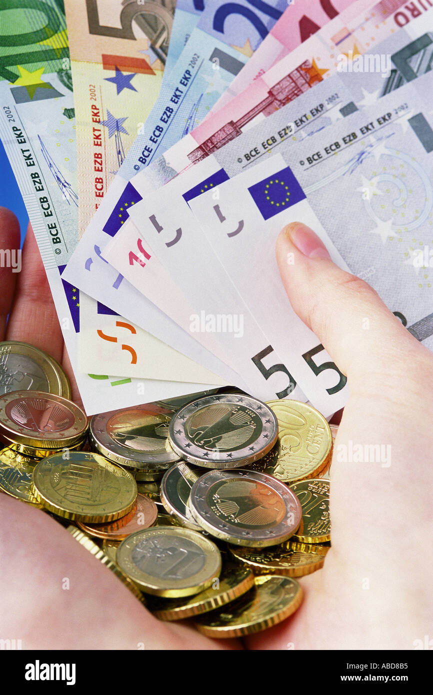 Eurobanknoten und-Münzen Stockfoto