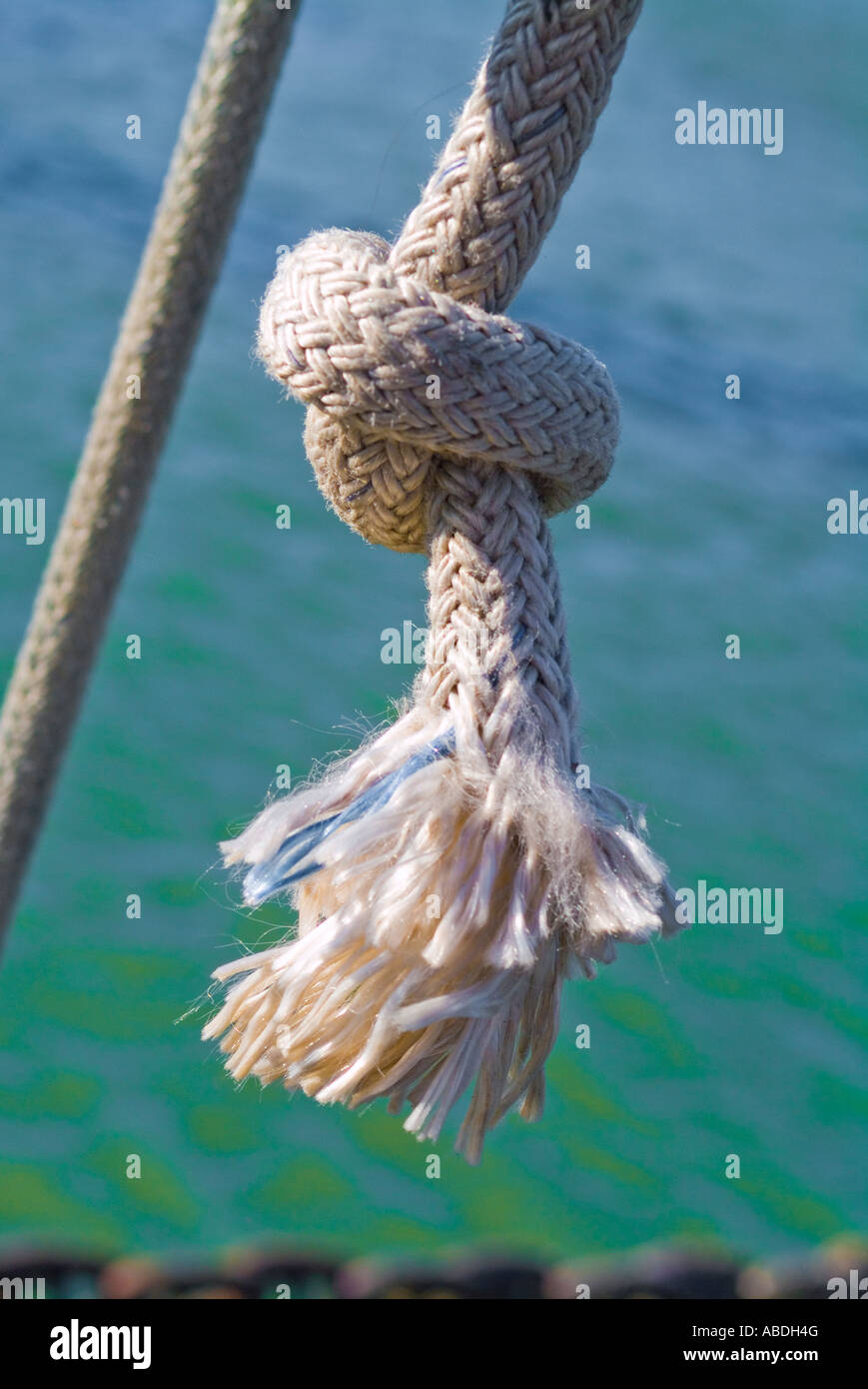 Tearing rope Fotos und Bildmaterial in hoher Auflösung Alamy