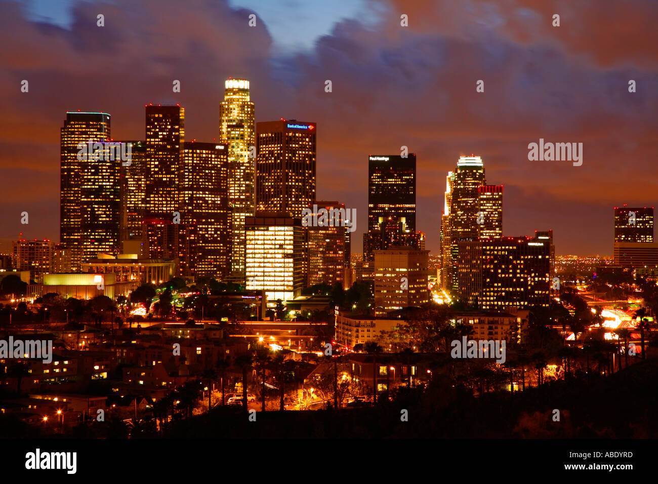 Skyline von Los Angeles am Abend Los Angeles Kalifornien Stockfoto
