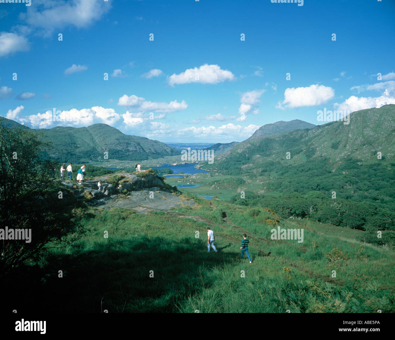 Killarney berühmten Damen anzeigen mit allen Seen und Baum bedeckt Hügel Seiten Stockfoto