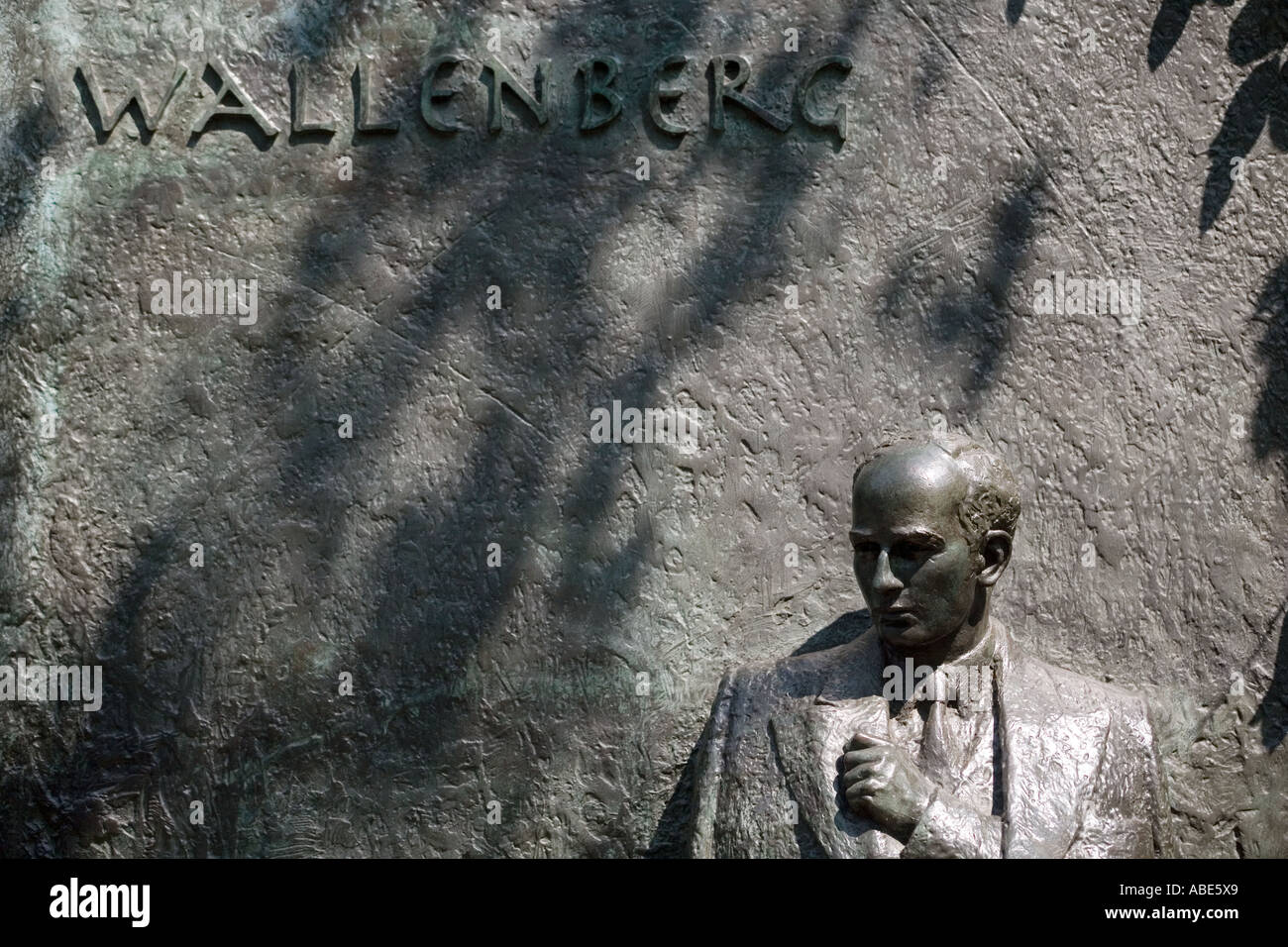 Statue zum Gedenken an Raoul Wallenberg, schwedischer Diplomat, der ungarischen Juden im zweiten Weltkrieg gerettet durch die Ausstellung mit schwedischen Pässen von Stockfoto