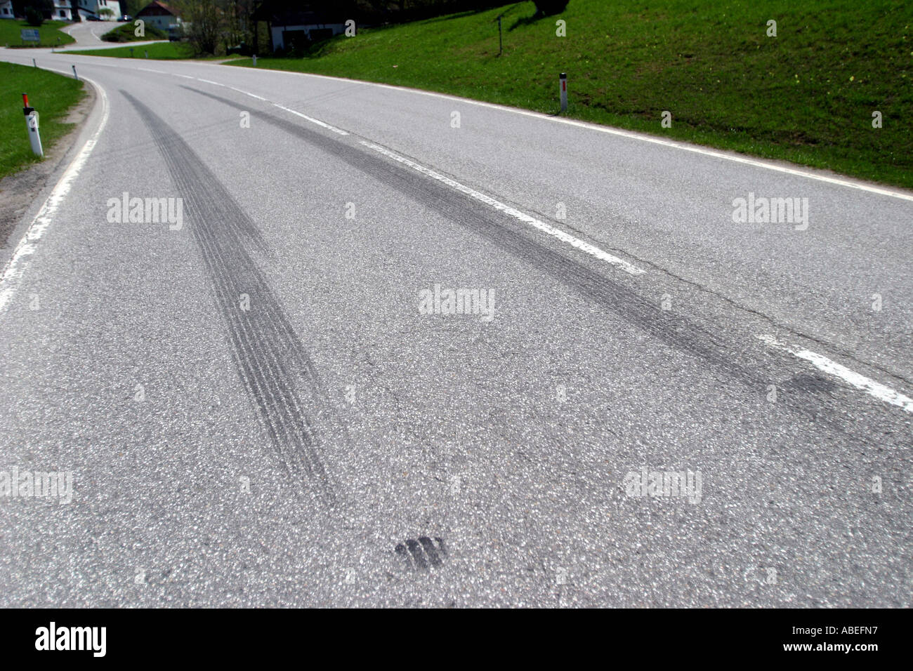 Bremse Spur auf einer Straße Stockfoto