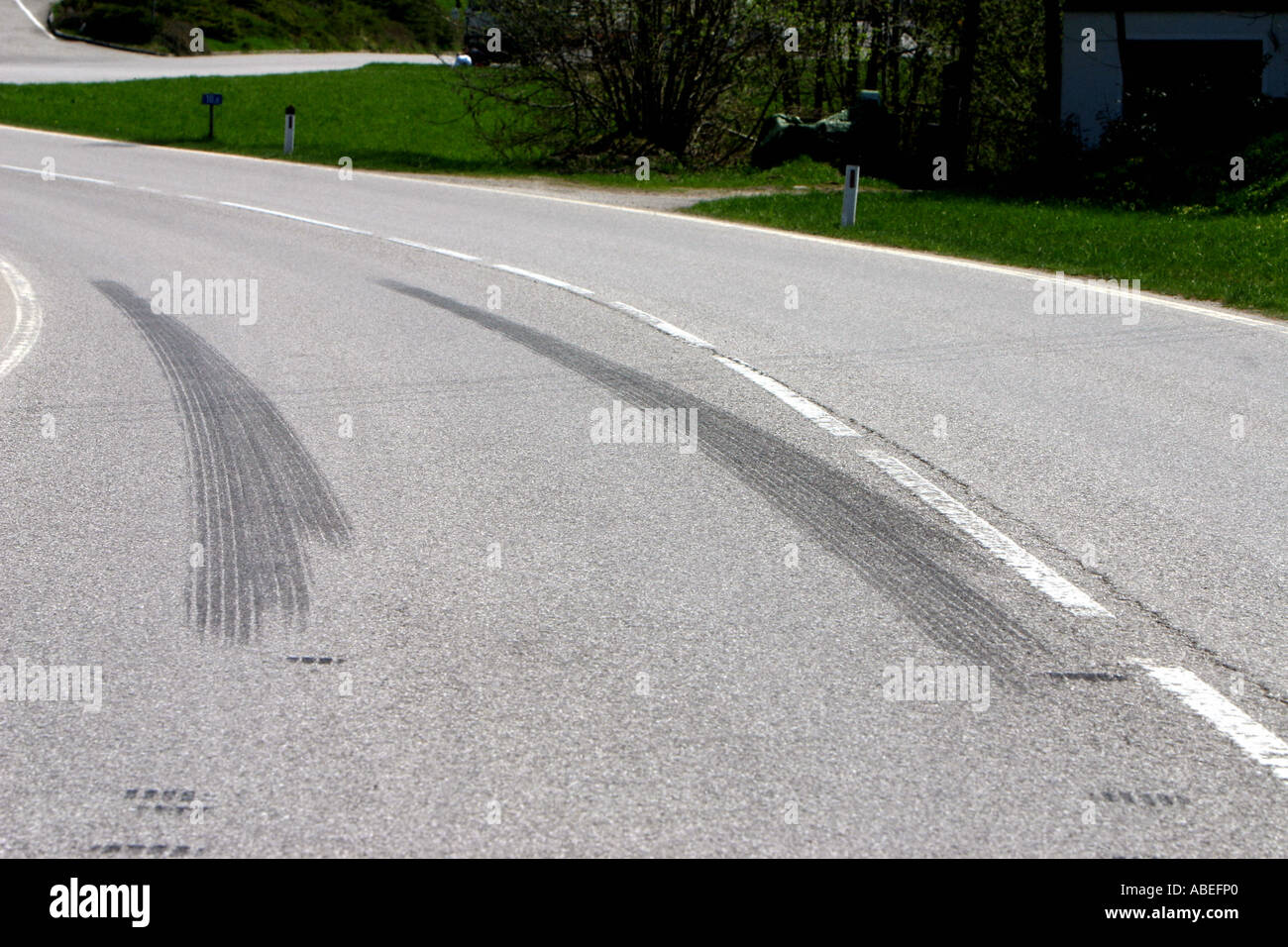 Bremse Spur auf einer Straße Stockfoto