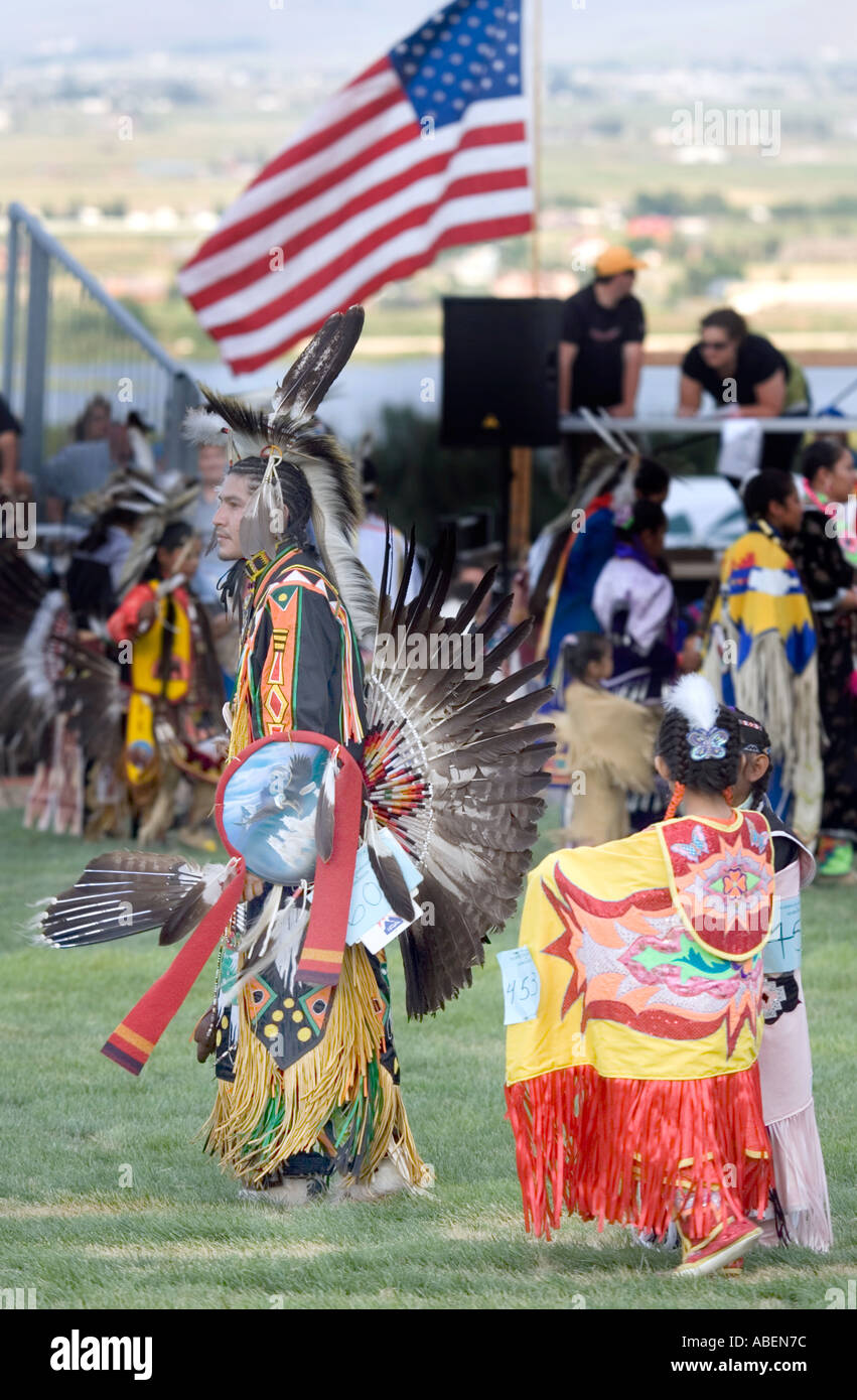 Native Americans in voller Montur bei einem Powwow im Norden Utahs Stockfoto