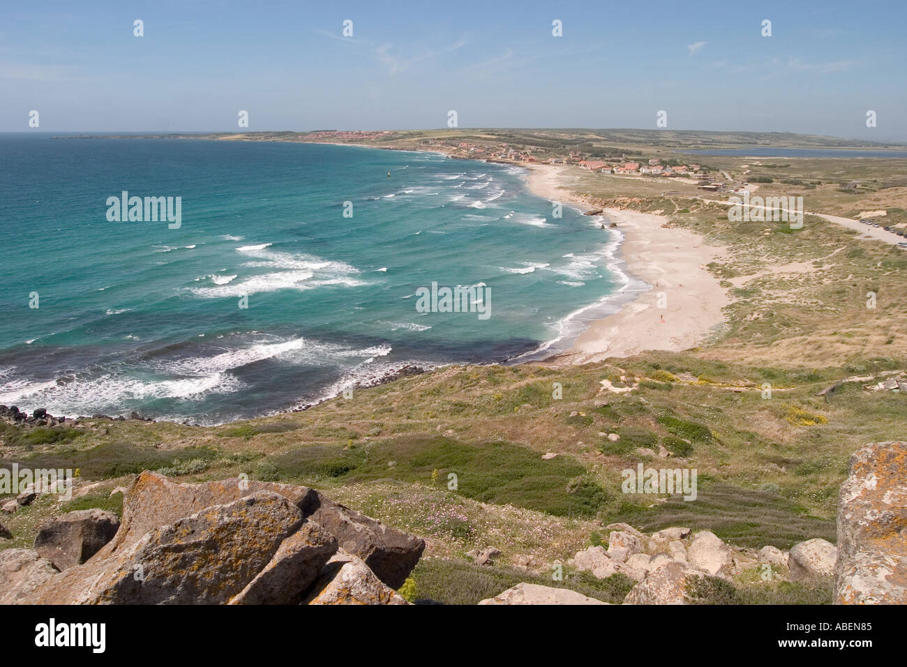 Strand in der Nähe von Tharros Sinis-Halbinsel. Provinz Oristano, Sardinien Stockfoto