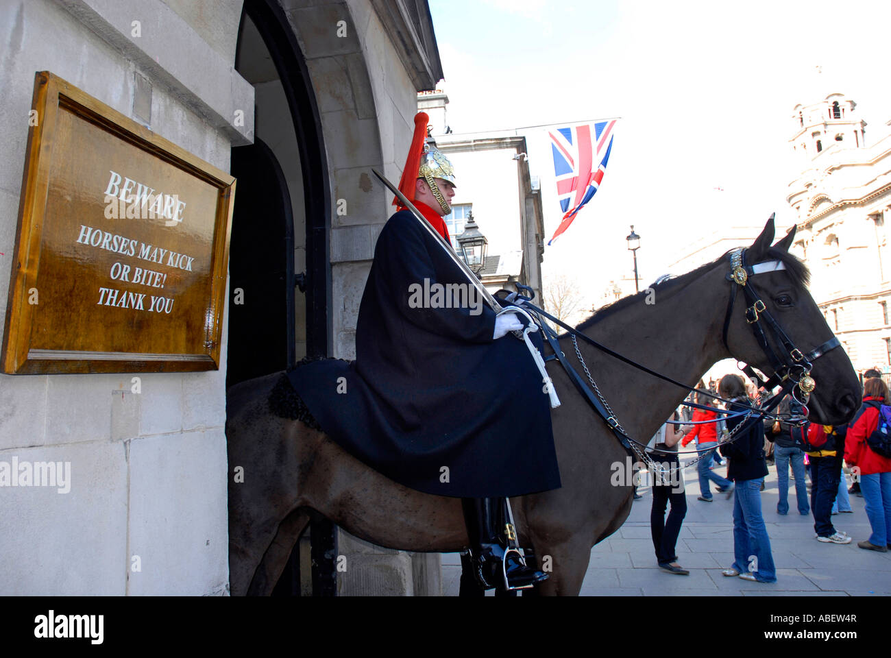 Warnzeichen, das Pferd kann kick oder beißen auf Horse Guards Parade, London, England, UK Stockfoto