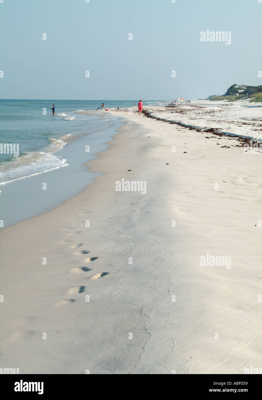 Meeresküste mit Menschen bei St. Joseph Peninsula State Park FL Stockfoto