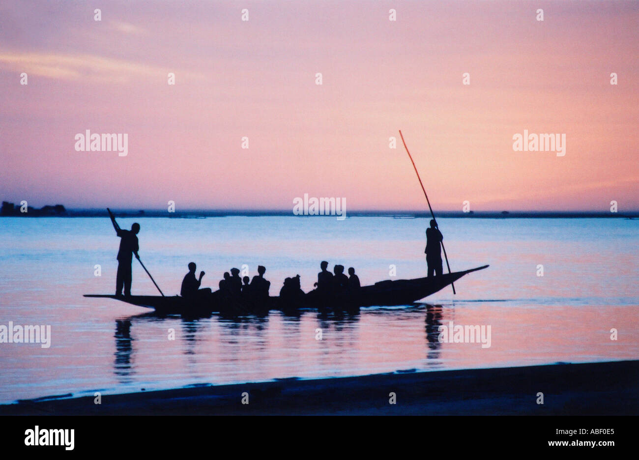 Pinasse auf dem Fluss Niger in Mali Stockfoto
