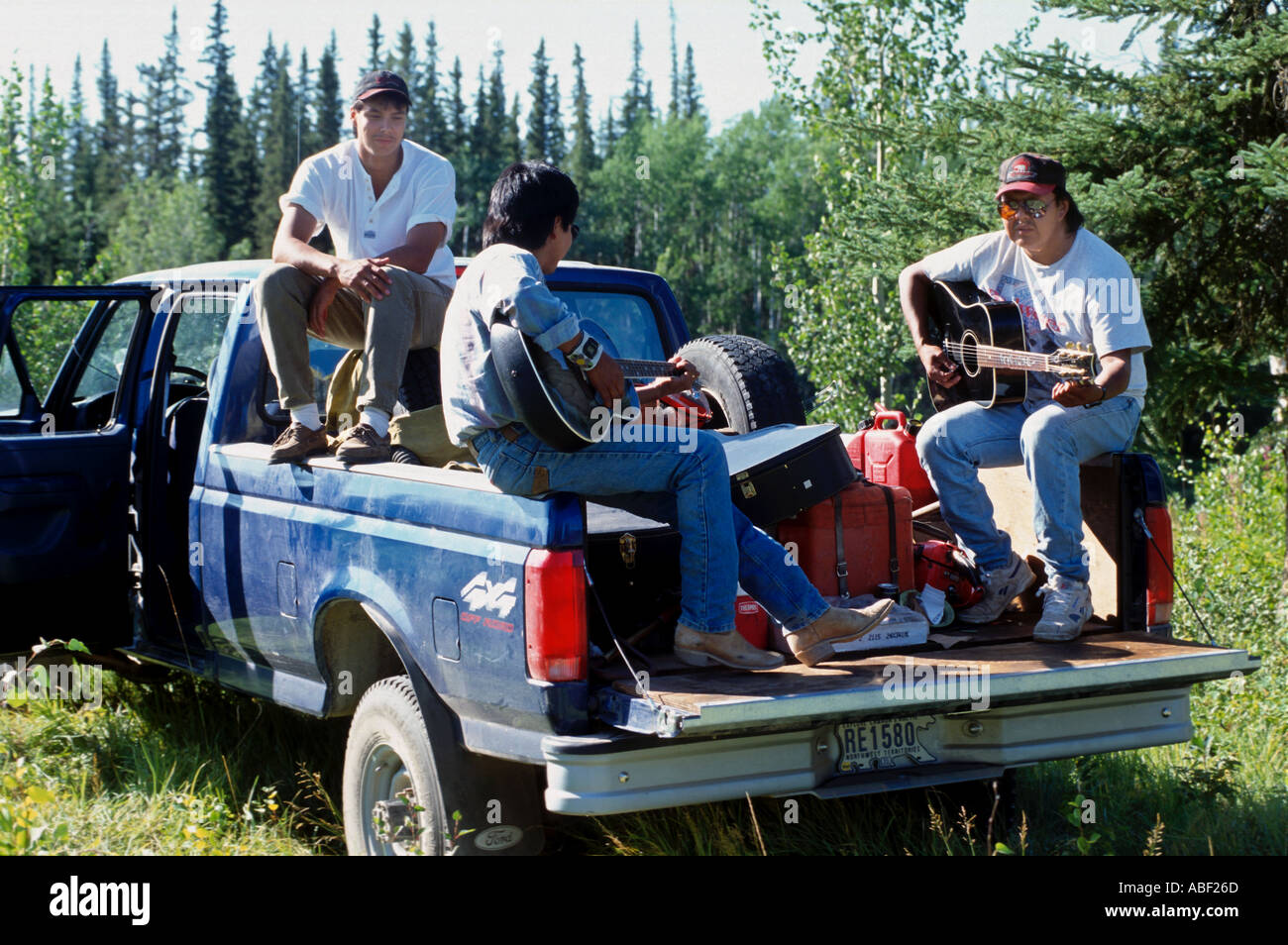 08 94 Yellowknife NWT Kanada spielen Musik auf der Rückseite eines LKW Stockfoto