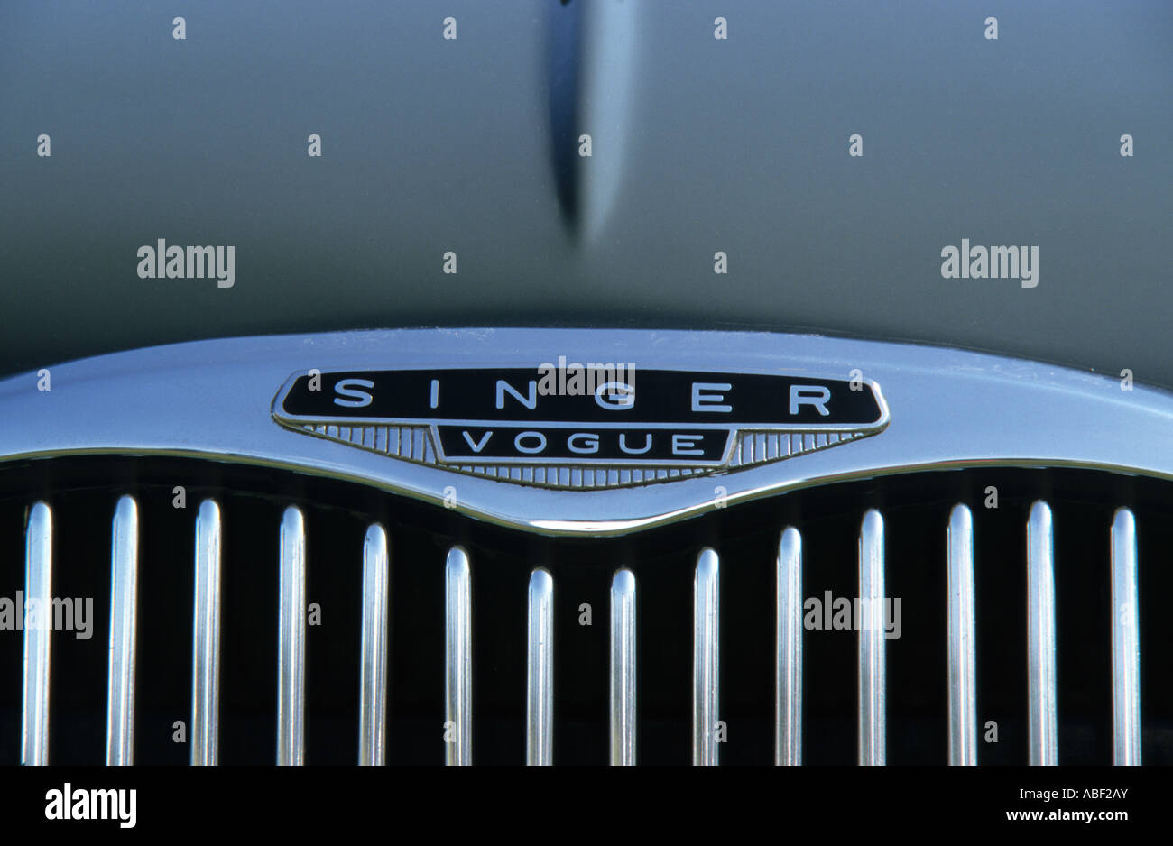 Sängerin Vouge Folge 3 von 1965. Auto Hersteller 1905 bis 1970 Sänger Auto Auto Abzeichen Marke britischen Maker Motiv Englisch Stockfoto