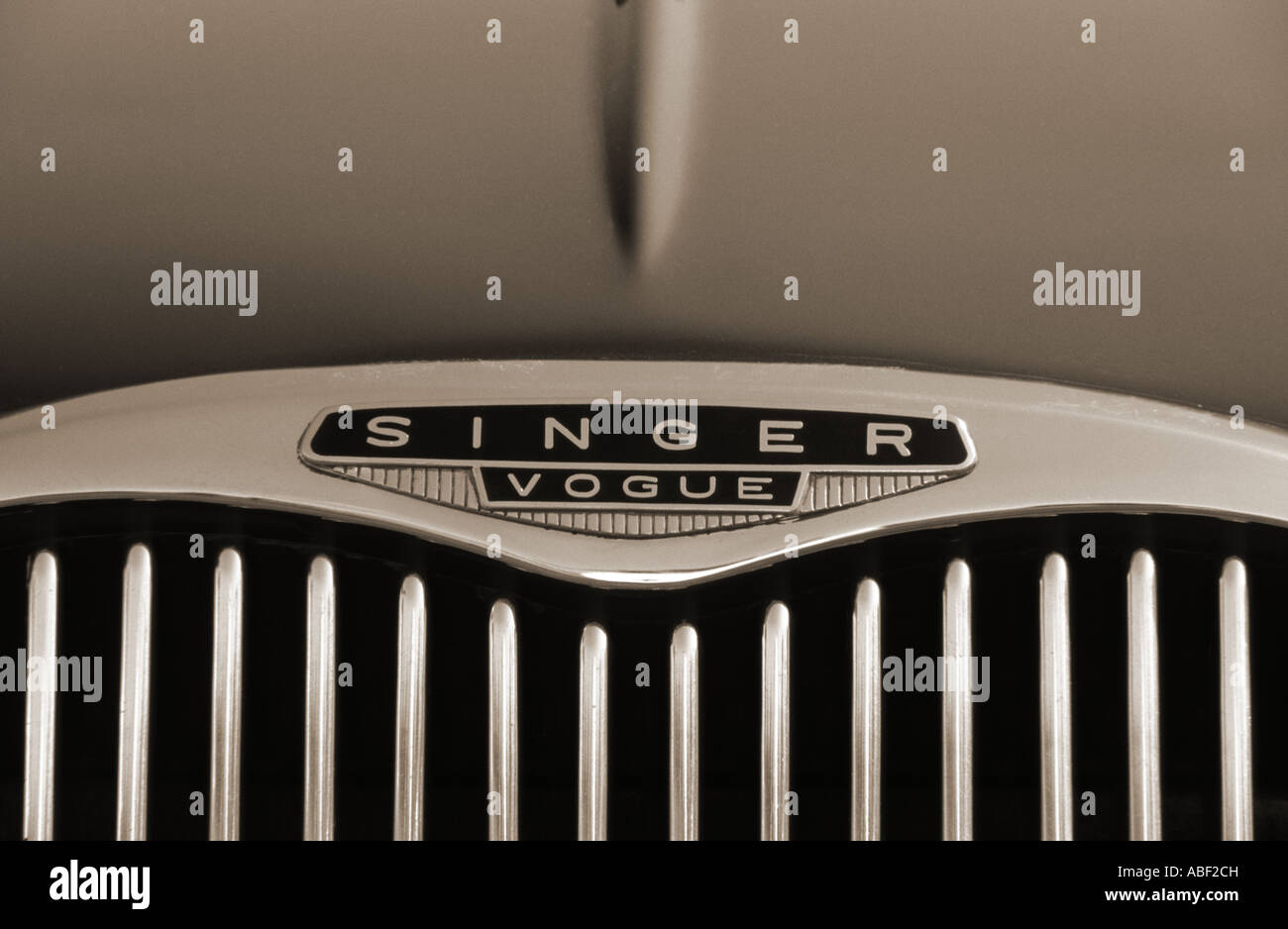 Sängerin Vouge Folge 3 von 1965. Auto Hersteller 1905 bis 1970 Sänger Auto Auto Abzeichen Marke britischen Maker Motiv Englisch Stockfoto