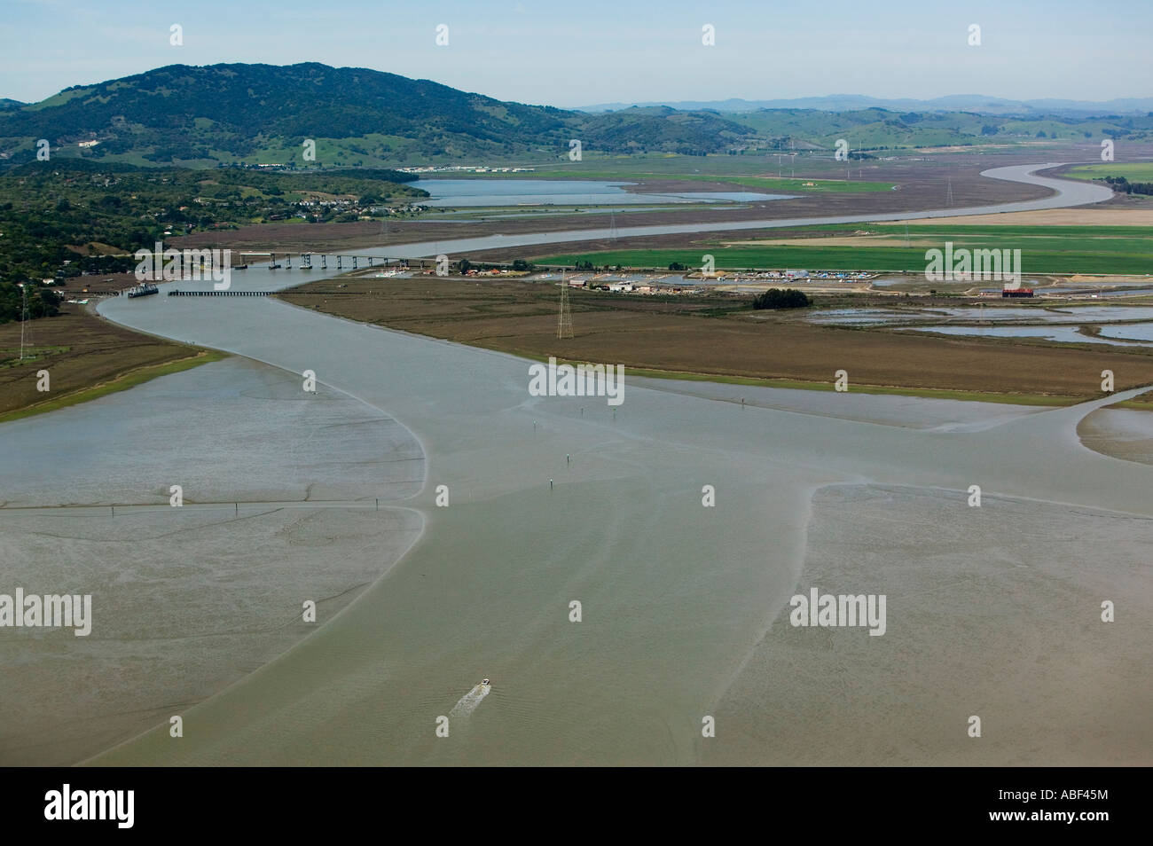 Luftaufnahme über dem Mund von Petaluma Fluß Sonoma Grafschaft von San Francisco bay Stockfoto