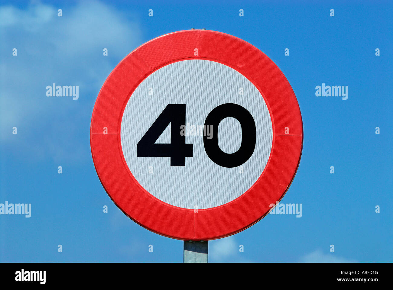Speed Limit 40 Kmh Stockfotos und -bilder Kaufen - Alamy