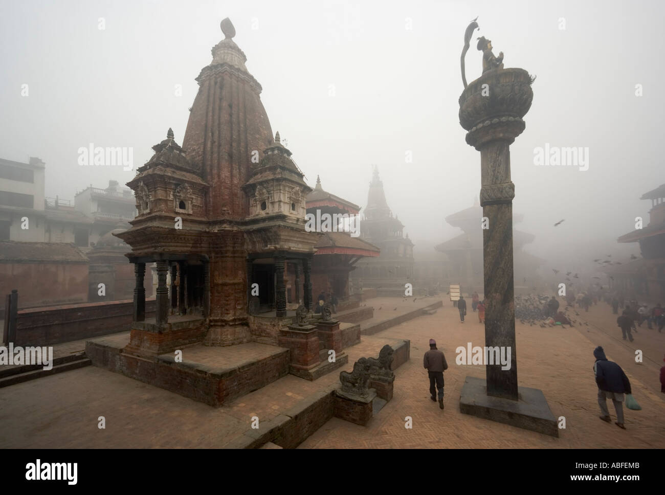 Winter-Dawn Nebel Patan Durbar Square Kathmandu-Nepal Stockfoto