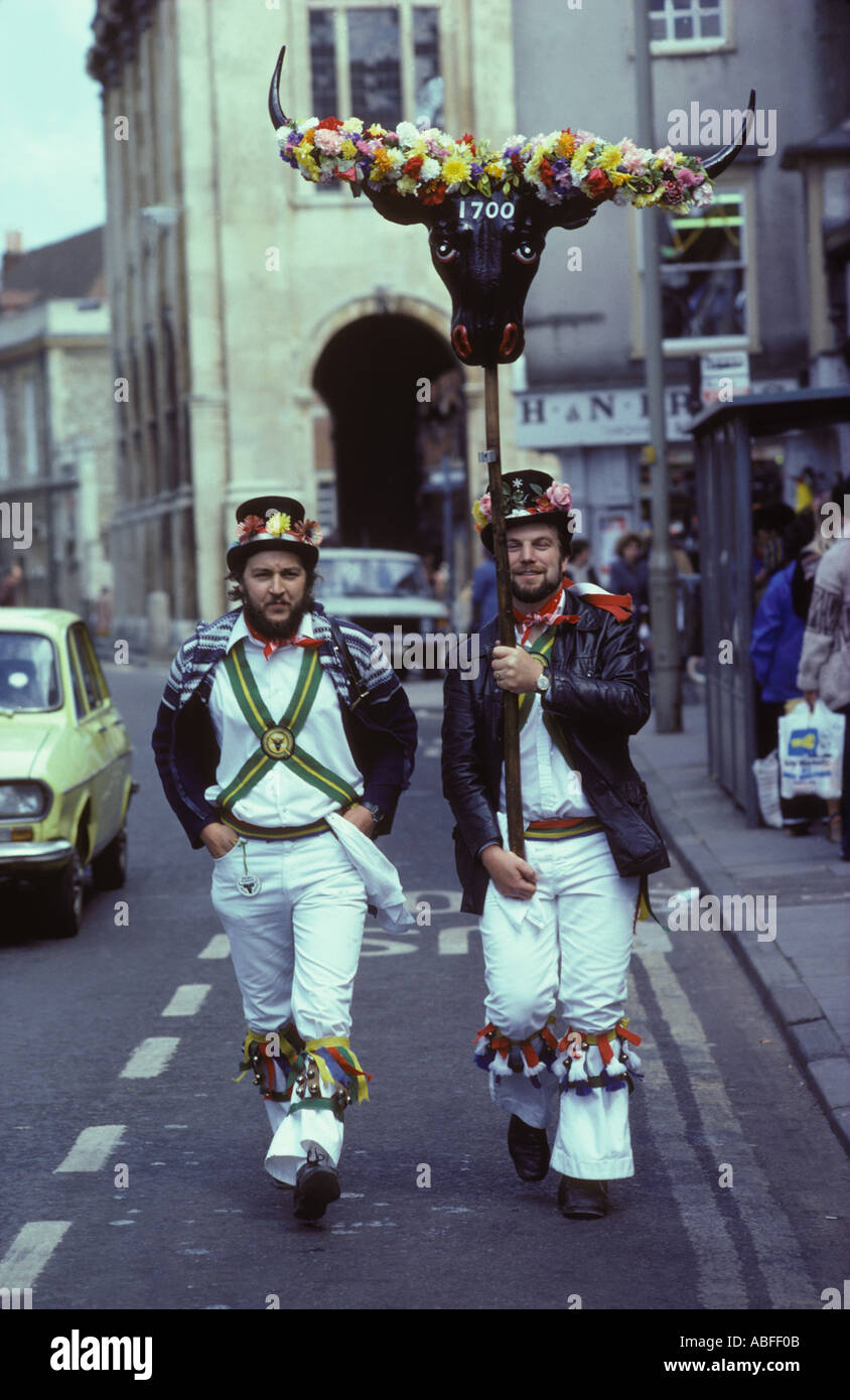 Bürgermeister der Ock Street die zeremoniellen Hörner werden durch die Straßen neben der Ock Street getragen. 1970s 1978. Abingdon Oxfordshire. UK HOMER SYKES Stockfoto