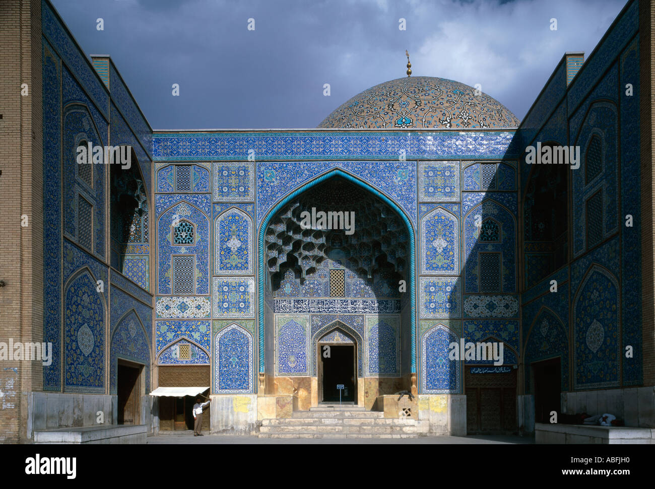 Die Lutfullah Moschee, Isfahan, 1603-1619. Eingangsportal mit Muquarnas Gewölbe. Stockfoto