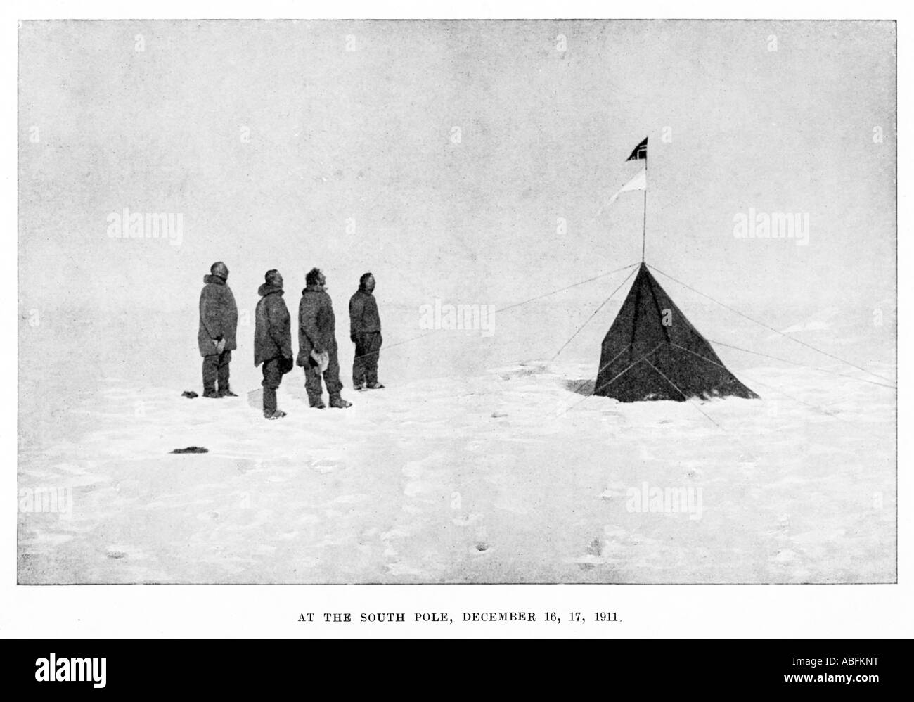 Am Pol zeigen Sie Dezember 1911 4 der 5 Mitglieder der Expedition von Roald Amundsen ihrer Eroberung an Stockfoto