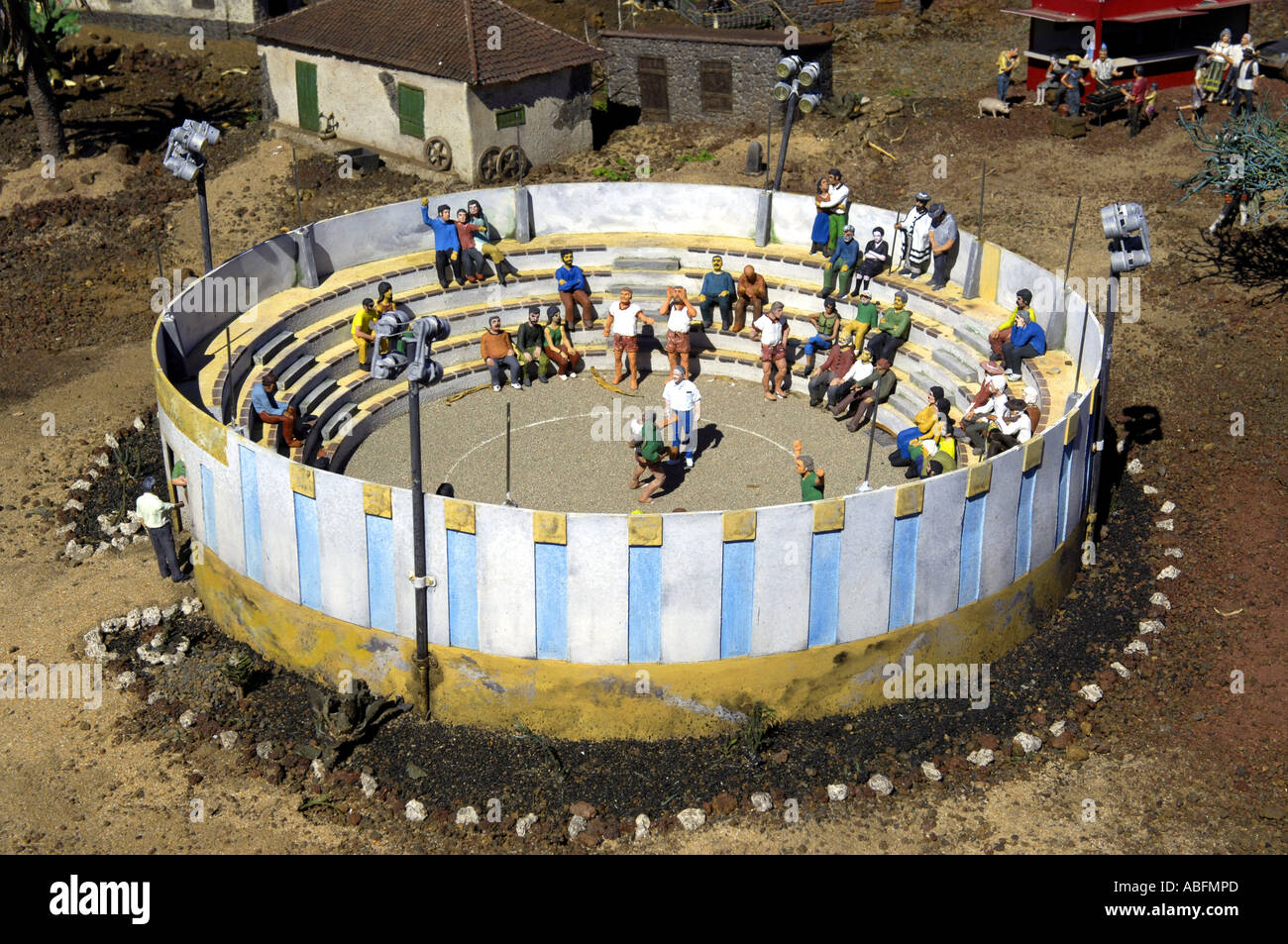 wrestling-Match Ring Stadion kreisförmige Fans Zuschauer Menschen Design kleines Gebäudemodell Pueblo Chico Kanarischen Inseln ist Stockfoto