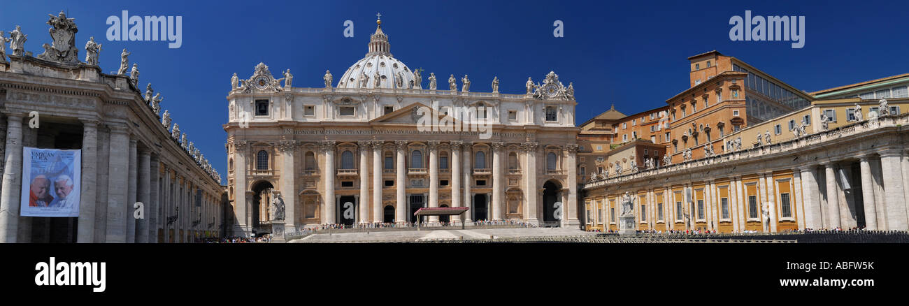 Breites Panorama der päpstlichen Basilika St. Peters und quadratischen Vatikan in Rom Italien Stockfoto