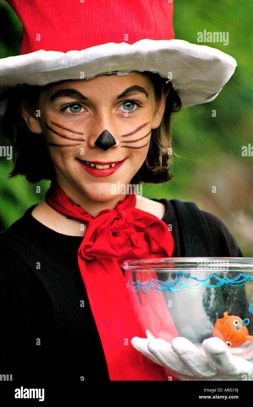 Kind, verkleidete sich als Katze im Hut von Dr. Seuss Stockfoto