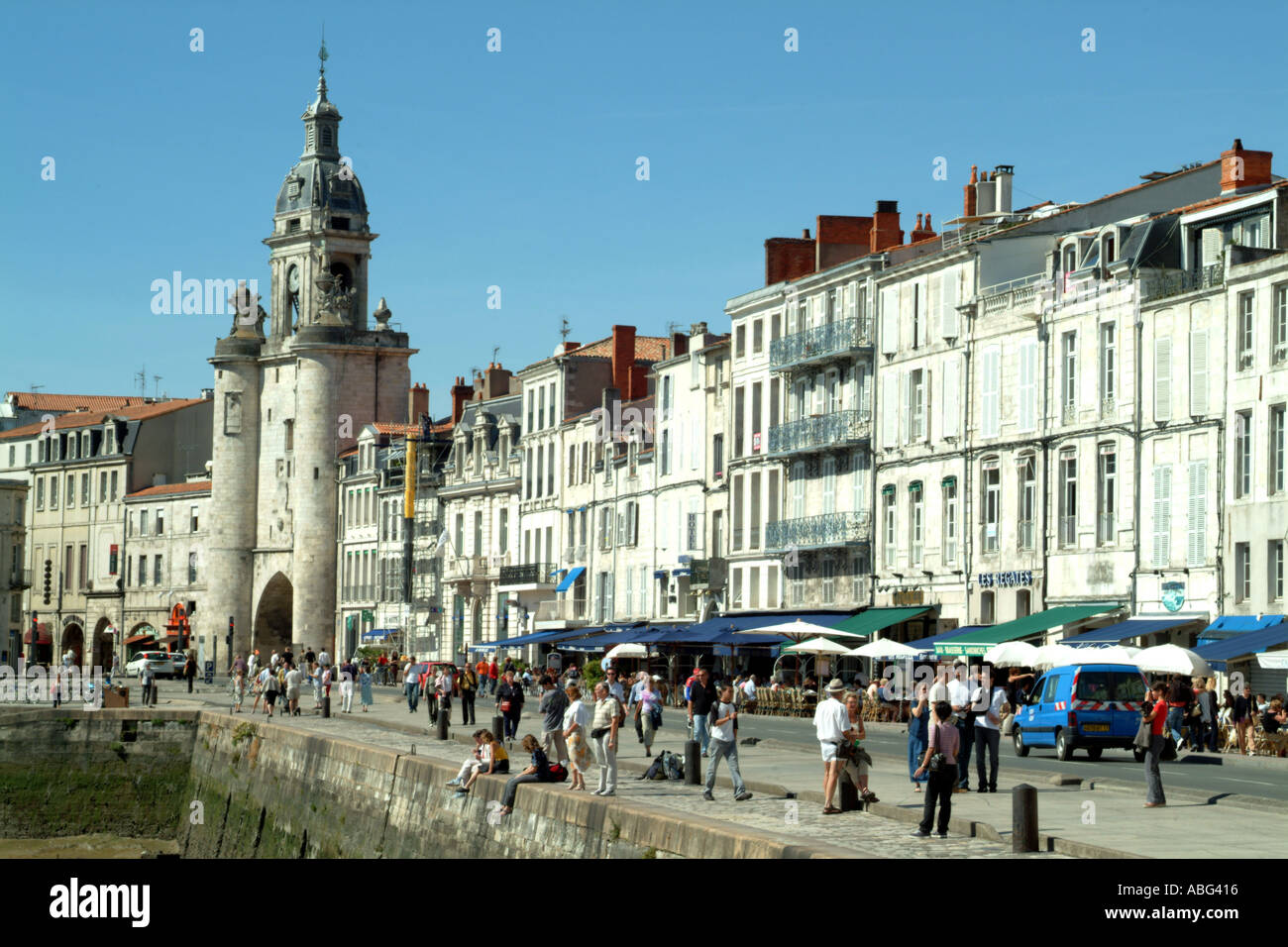 Hafen von La Rochelle Seite Restaurants und Geschäfte Westfrankreich Stockfoto