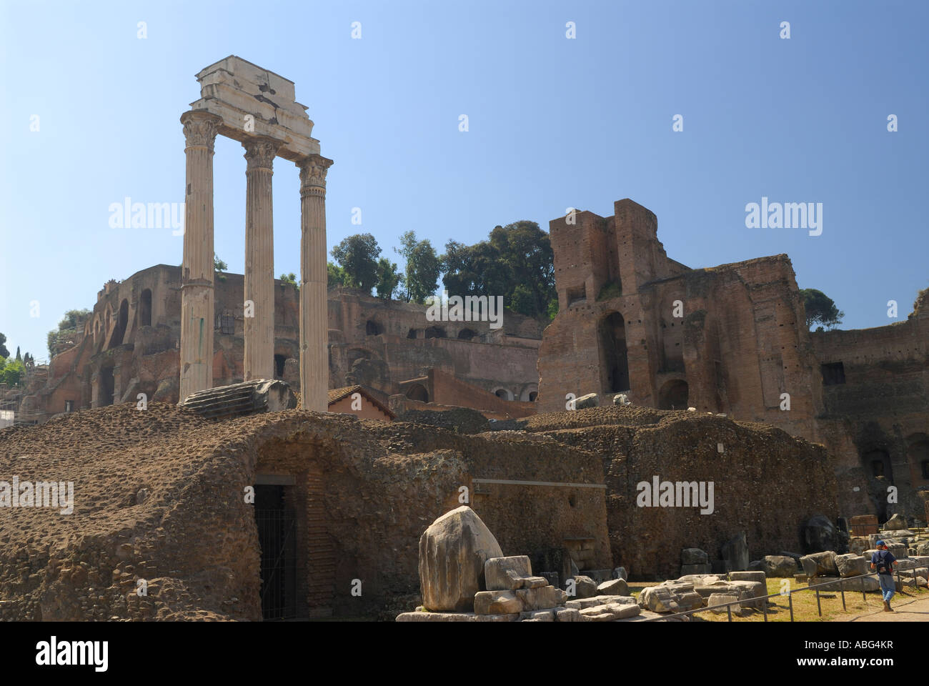 Ruinen der Tempel des Castor und Pollux unter Palantine Hill Rom Italien Stockfoto