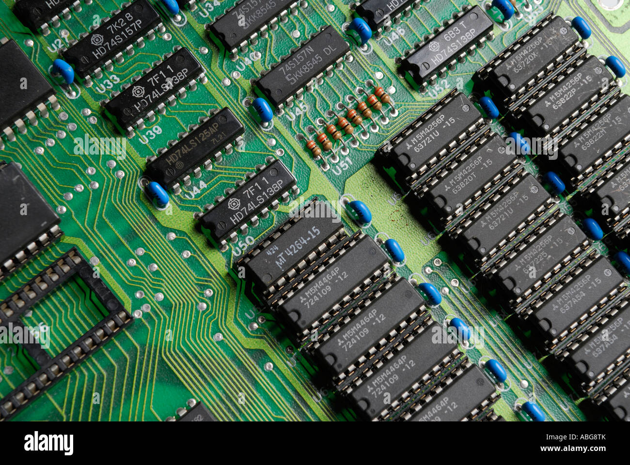 Computer-Chip-Mikroprozessoren und Speicher Koteletts auf einer Leiterplatte Stockfoto
