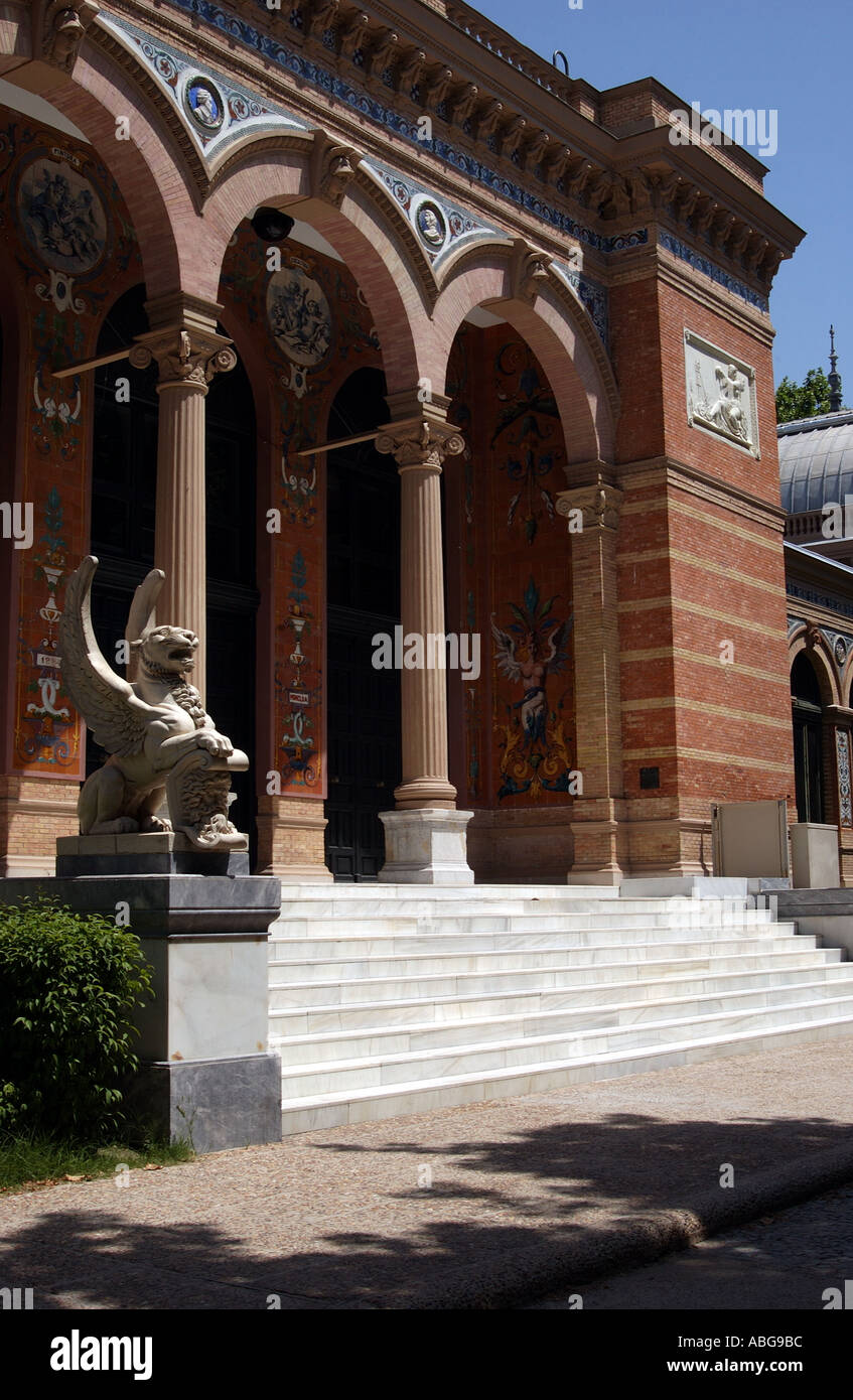 Eintritt zum Palacio de Velazquez Museum im Buen Retiro Park im Sommer Madrid Spanien EU Europa Stockfoto