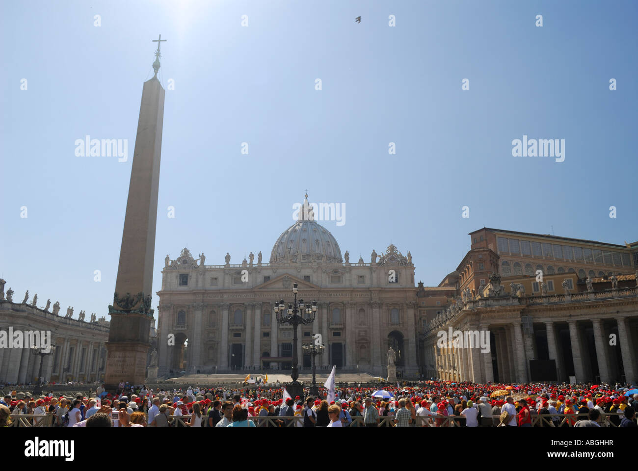 Hinterleuchtete Obelisk in St. Peters Platz päpstliche Basilika Rom Italien Stockfoto