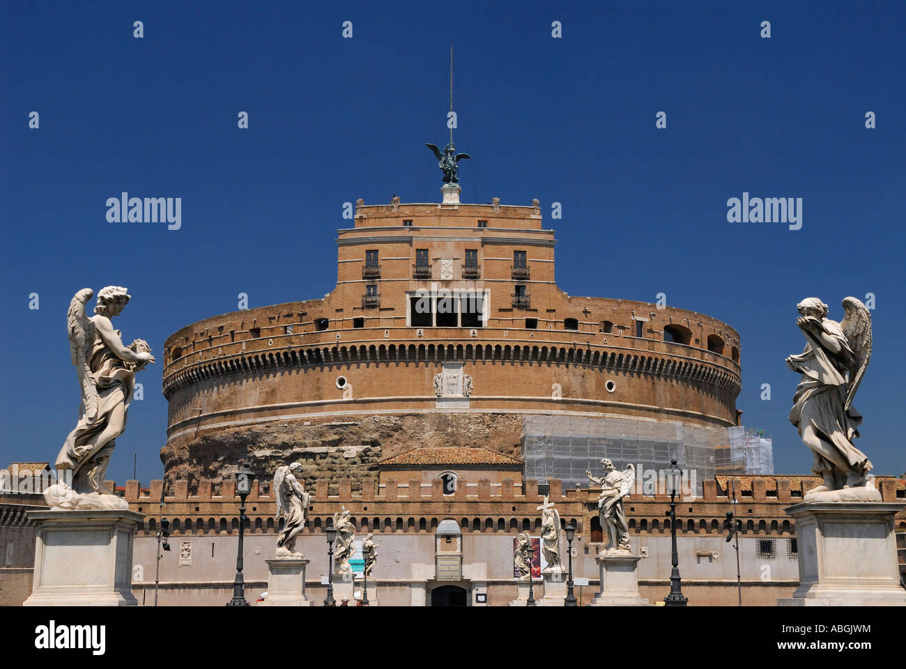 Engelsstatuen auf Sant Angelo Brücke an Castel St. Angelo Mausoleum ...