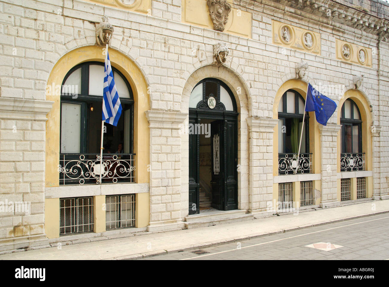 Korfu Altstadt auf der griechischen Insel Korfu Stadt Rathaus mit griechischer Staatsbürger und EU-Flagge Stockfoto