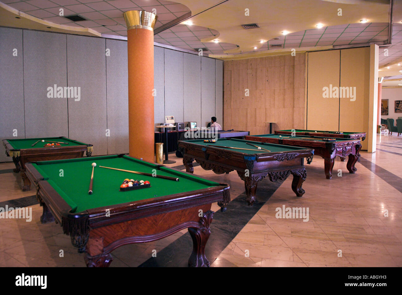 Billard-Tische im Eingangsbereich des Intercontinental Resort &amp; Casino Hurghada Ägypten Stockfoto