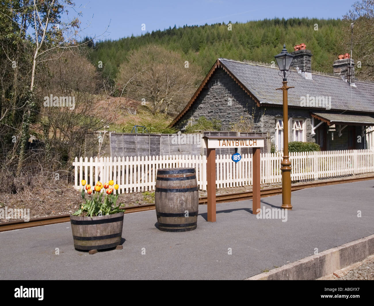 Tan-y-Bwlch Station auf Erbe Schmalspur wieder Eisenbahn in Snowdonia National Park North Wales UK restauriert Stockfoto