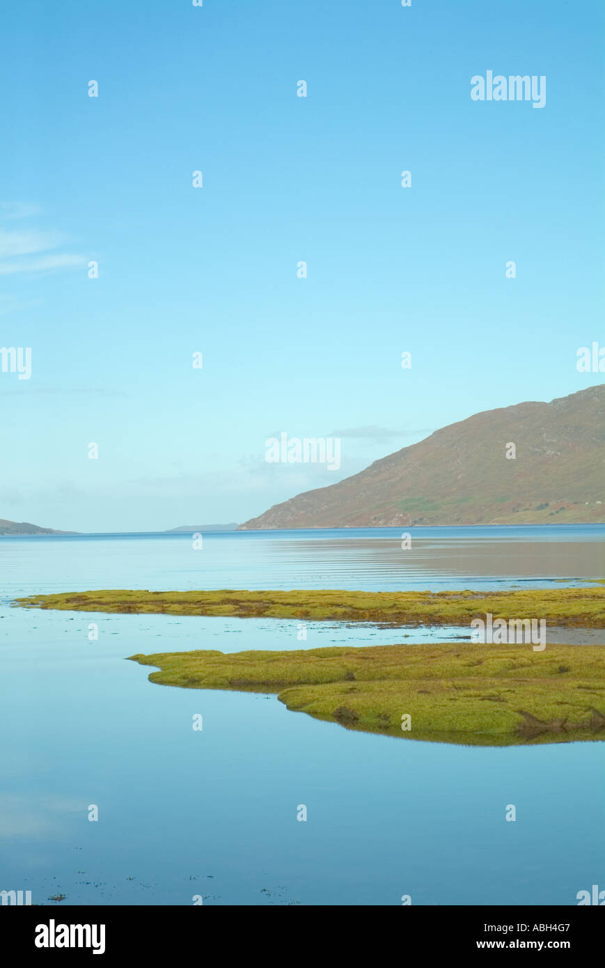 Wasser-Muster mit Küste Loch Besen Dundonnell Wester Ross Schottland UK GB EU Nordeuropa Stockfoto