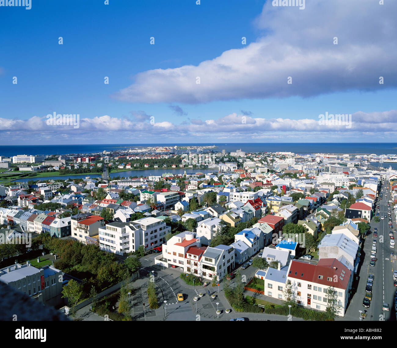 Blick über Reykjavik von Hallgrimskirkja Kirche Island Stockfoto