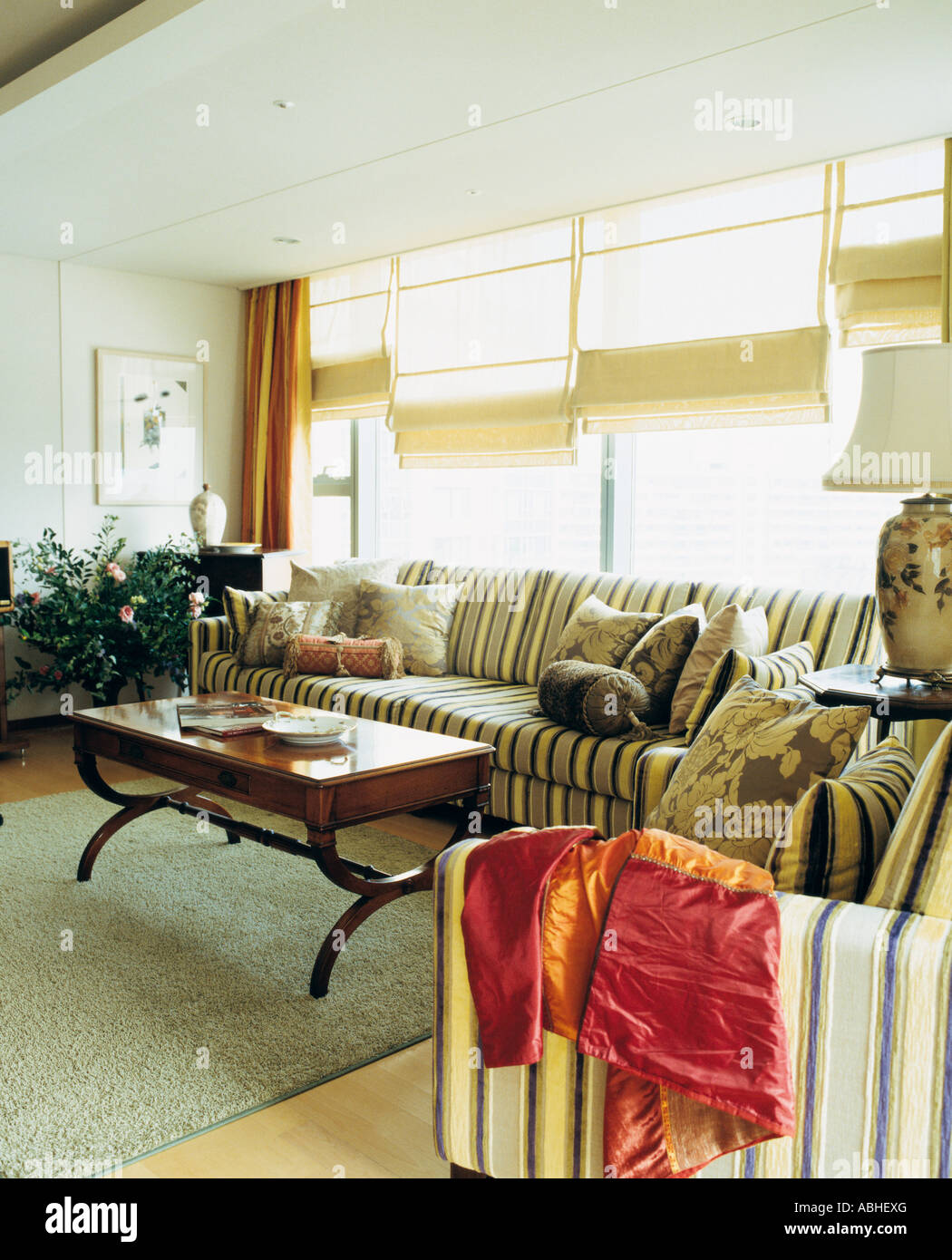 Room Sofa Stripes Table Stockfotos & Room Sofa Stripes Table Bilder - Alamy